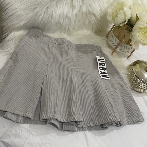 🩶🩶Urban Outfitters pleated corduroy mini skirt - Picture 7 of 12